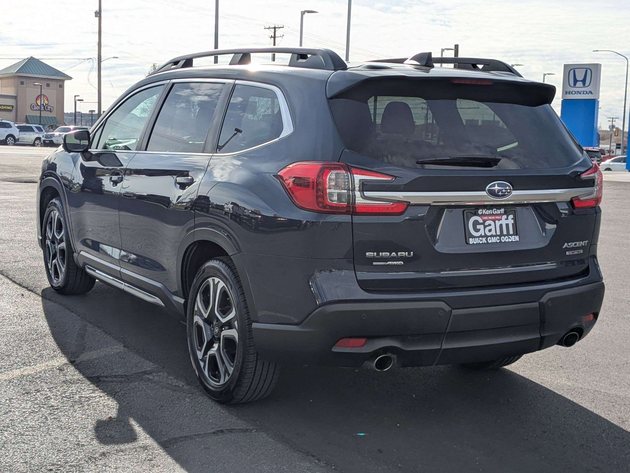 Used 2023 Subaru Ascent Limited w/ Technology Package image 5