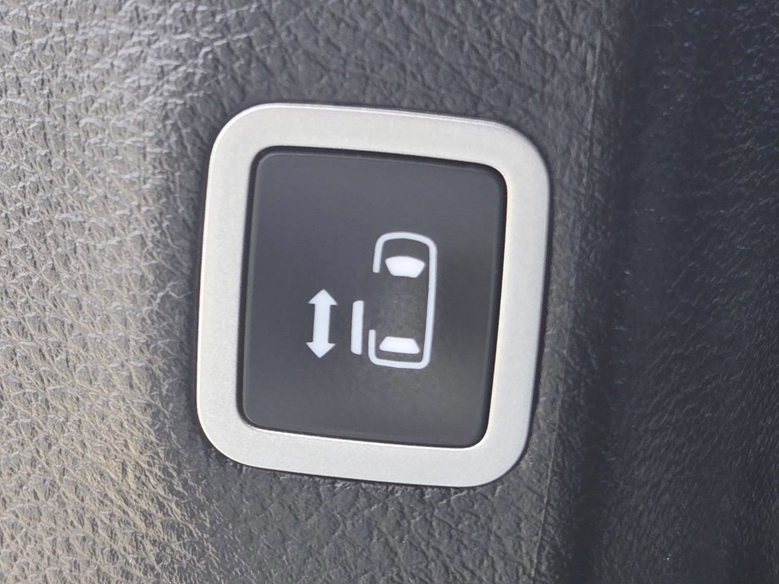 Used 2025 Chrysler Pacifica Select FWD image 9