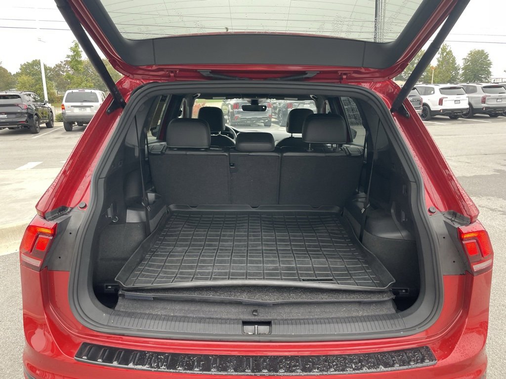 Used 2024 Volkswagen Tiguan SE R-Line image 28