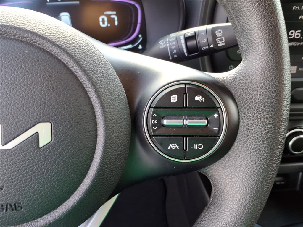 Used 2025 Kia Soul LX w/ LX Technology Package FWD image 23