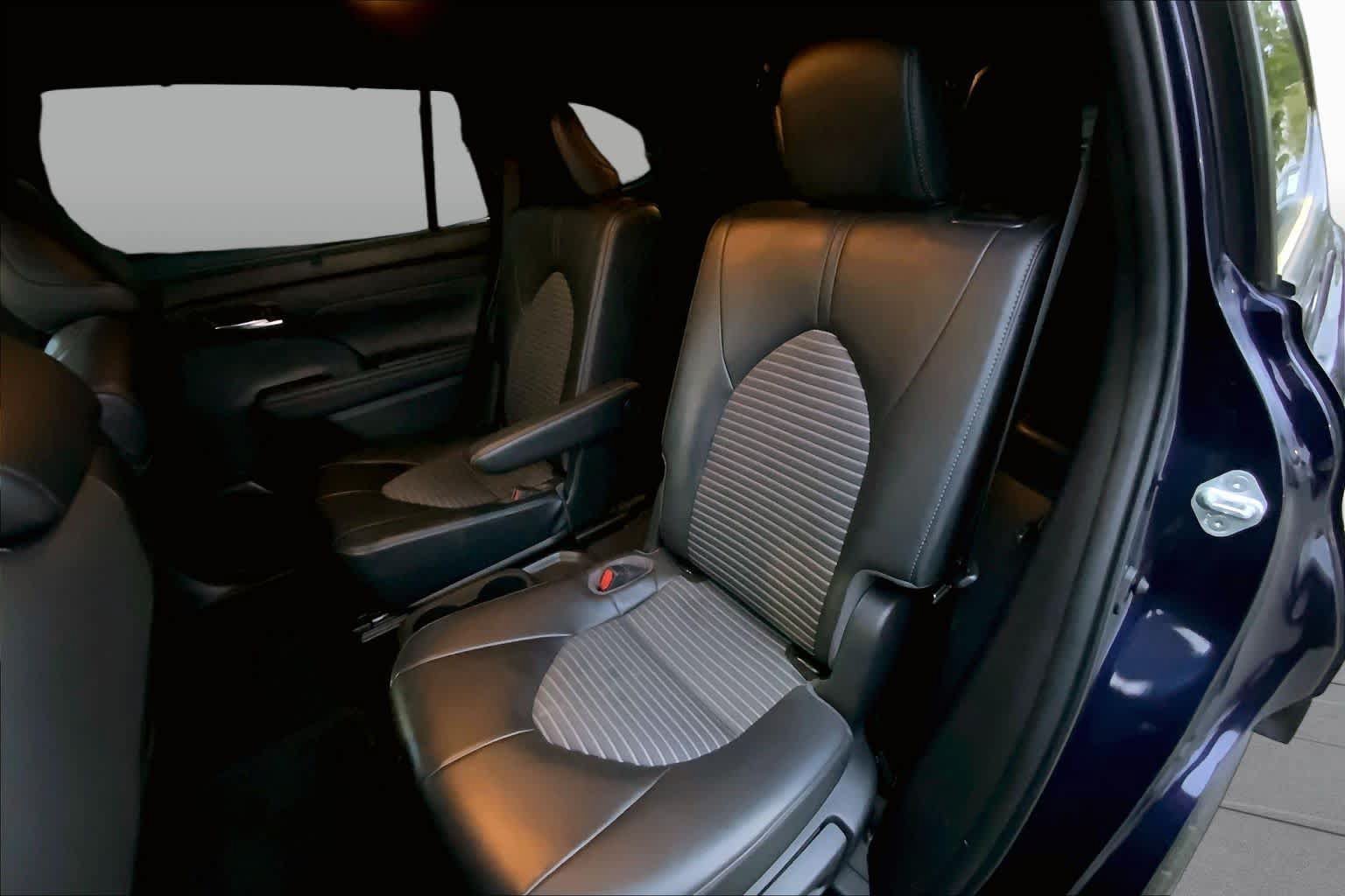 Used 2022 Toyota Highlander XSE FWD image 38