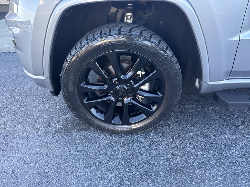 Used 2018 Jeep Grand Cherokee Altitude AWD/4WD image 42