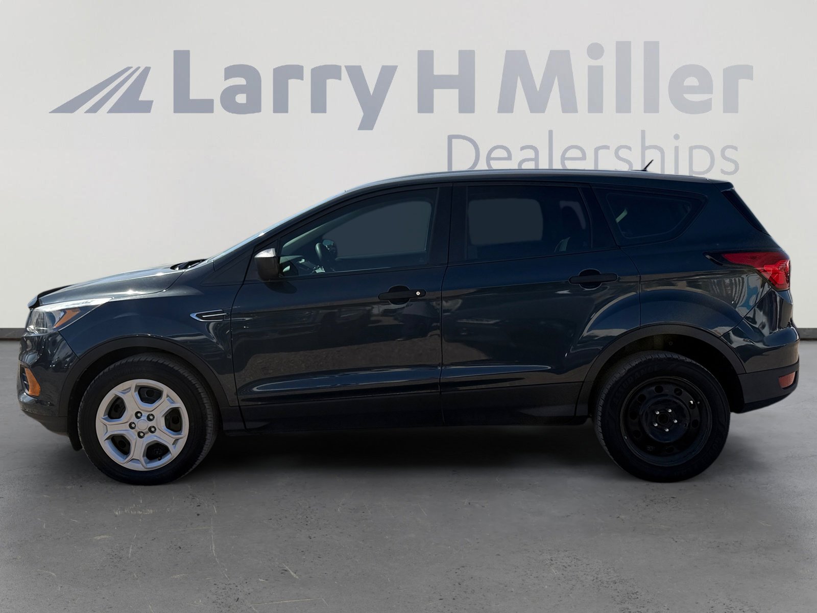 Used 2019 Ford Escape S image 2