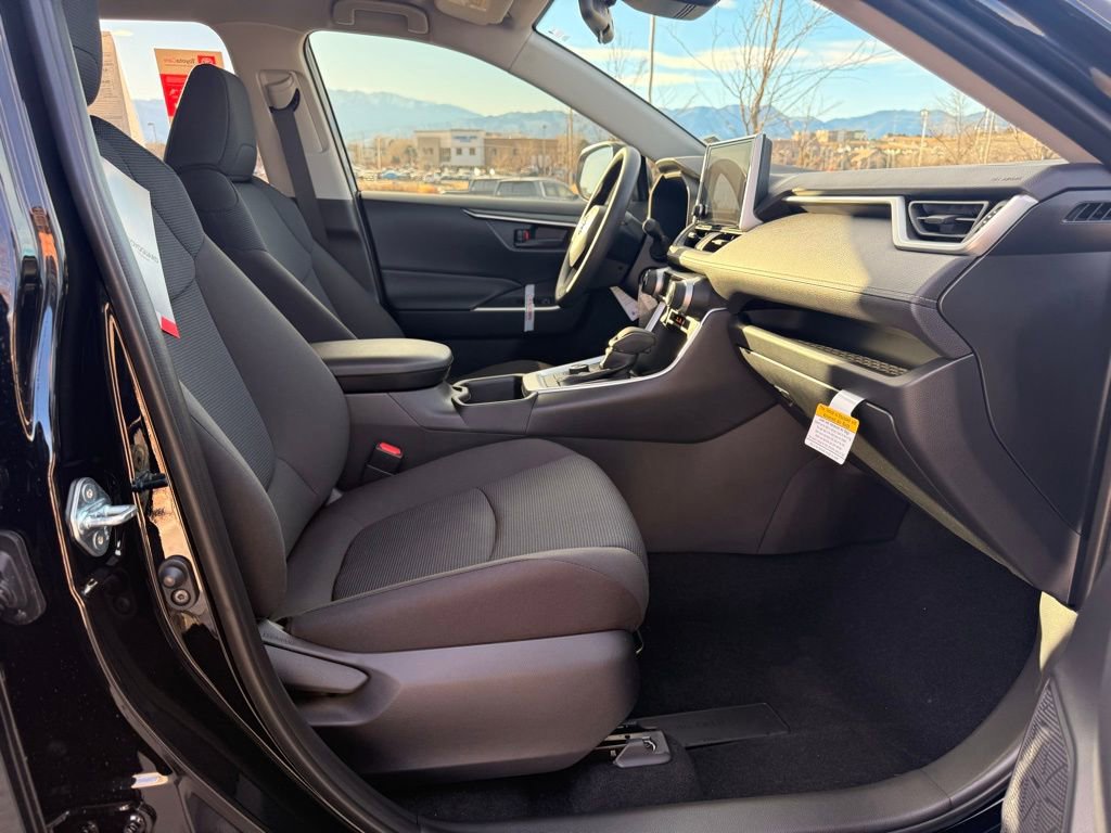 Used 2025 Toyota RAV4 LE image 28