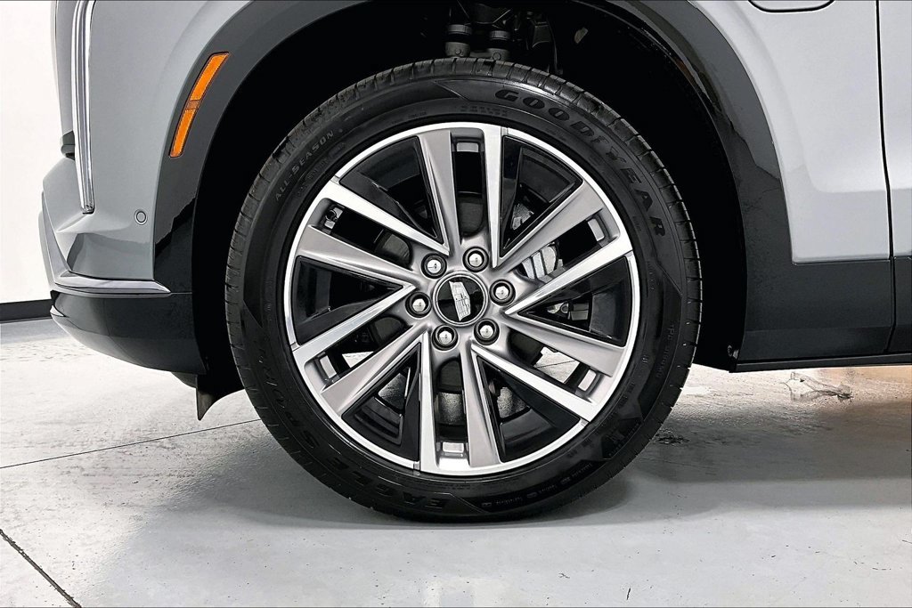 New 2027 Cadillac Vistiq Sport w/ LPO, Floor Liner Package AWD/4WD image 29