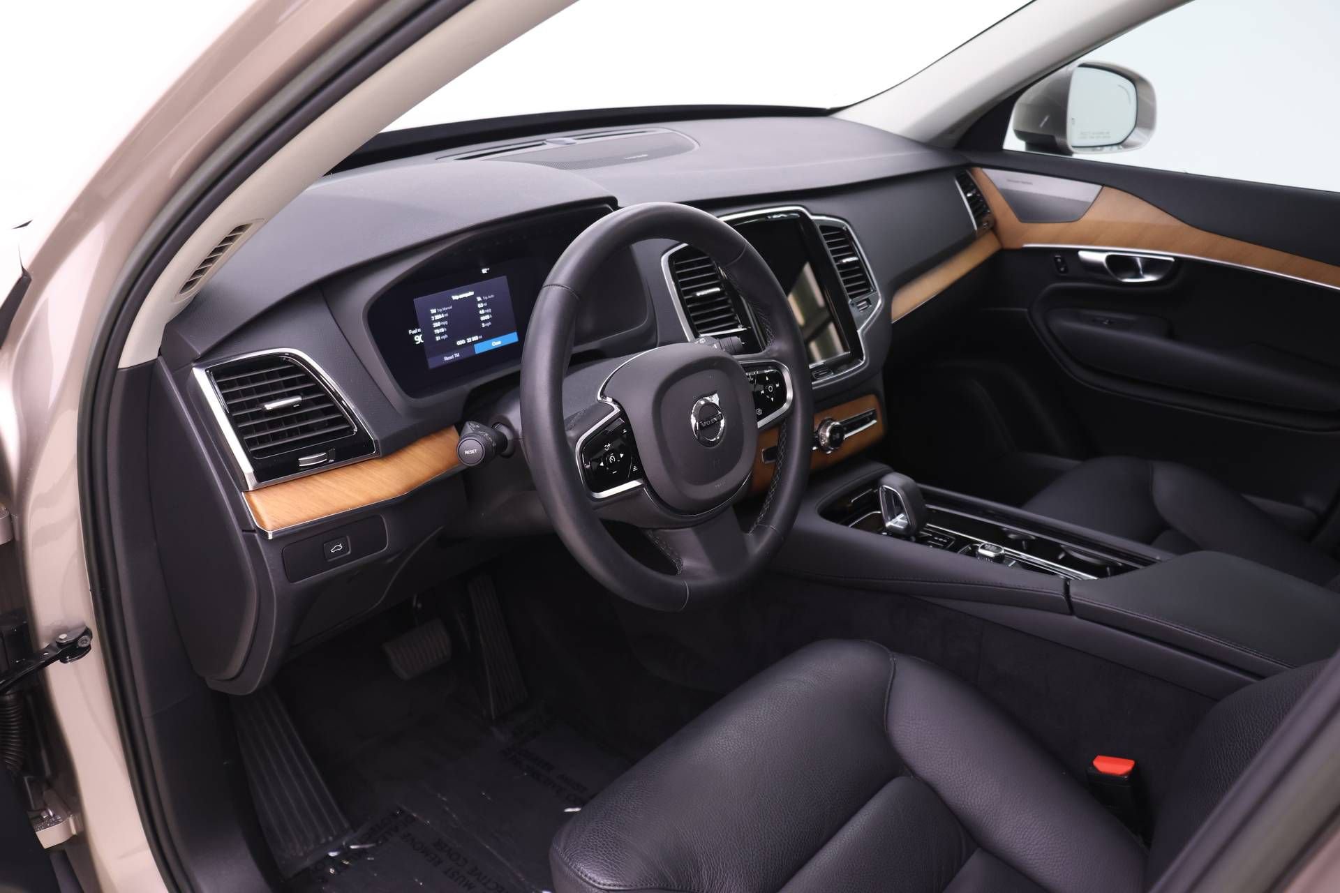 Certified 2023 Volvo XC90 B6 Plus w/ Protection Package Premier AWD/4WD image 6