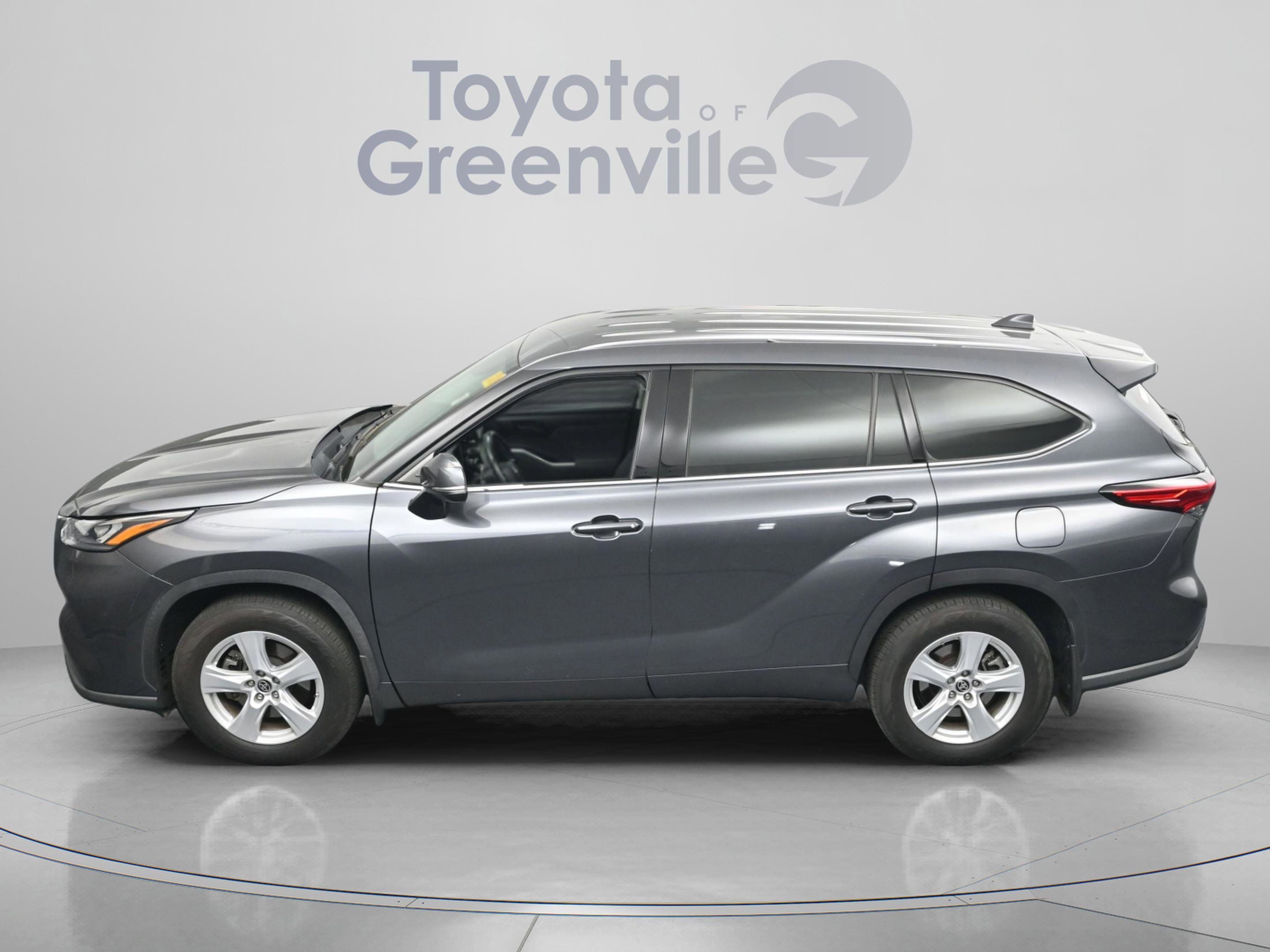 Used 2020 Toyota Highlander LE image 4