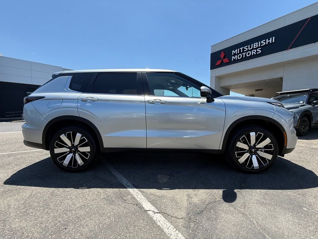 New 2026 Mitsubishi Outlander SE AWD/4WD image 14