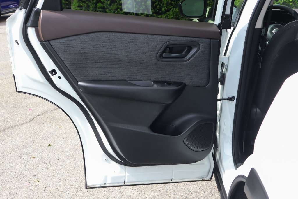 Used 2023 Nissan Rogue S FWD image 31