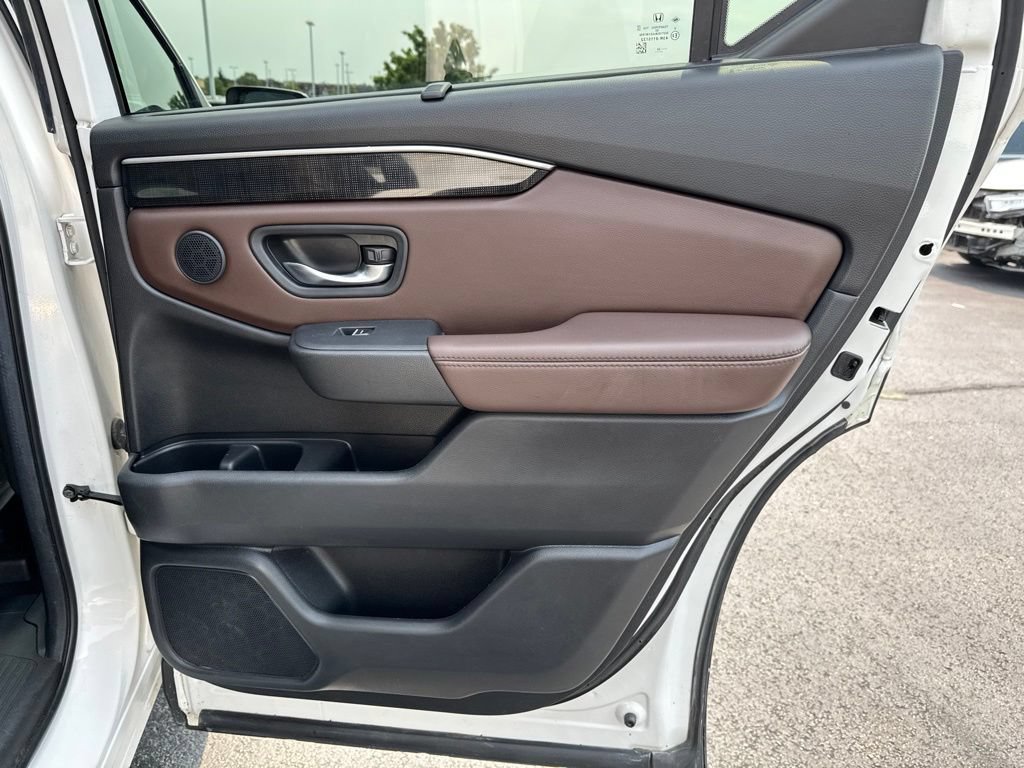 Used 2025 Honda Pilot Elite image 40
