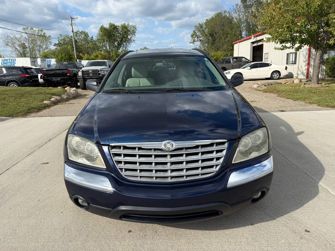 Used 2004 Chrysler Pacifica 2WD image 2