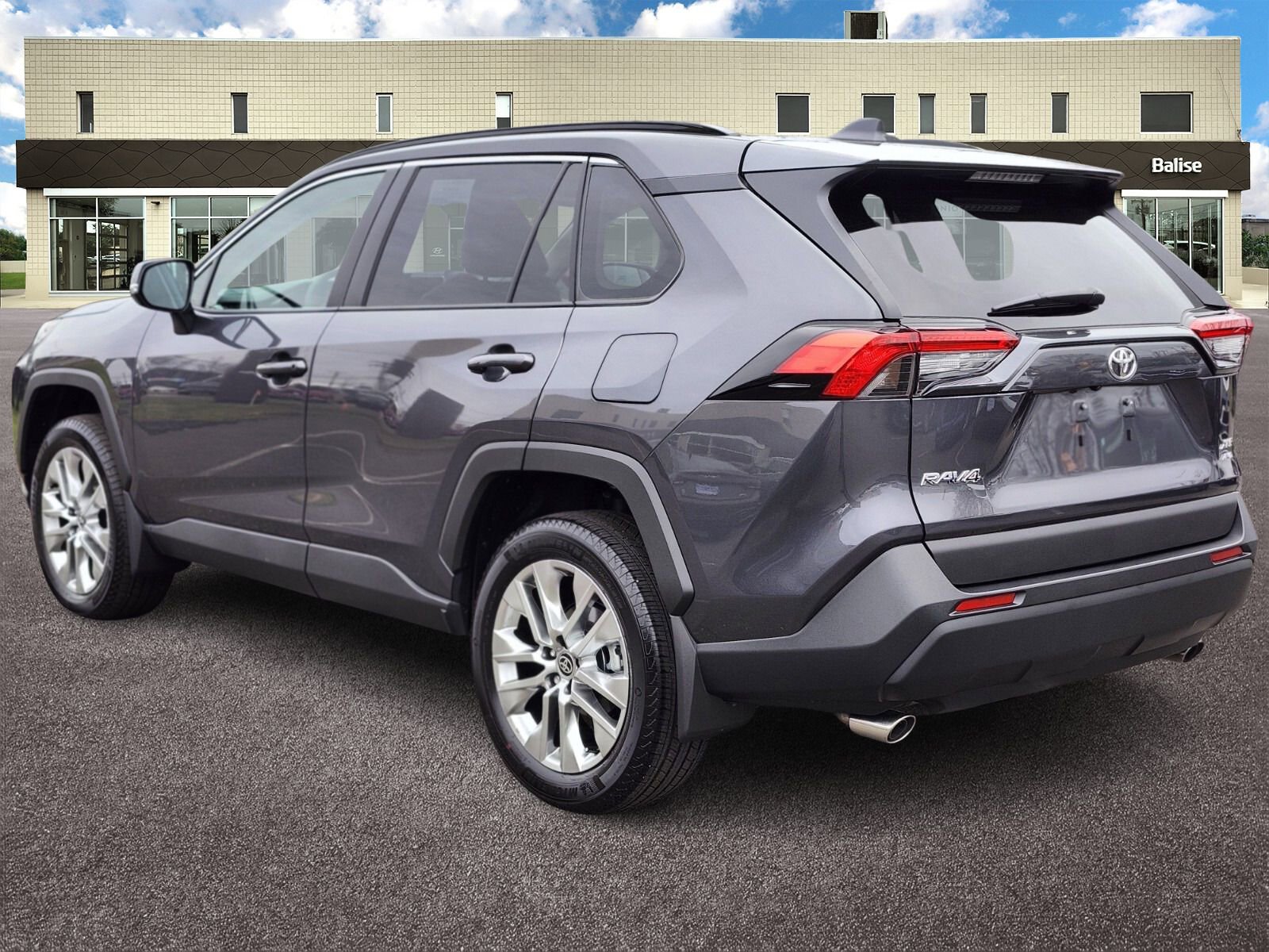 Used 2025 Toyota RAV4 XLE Premium image 5