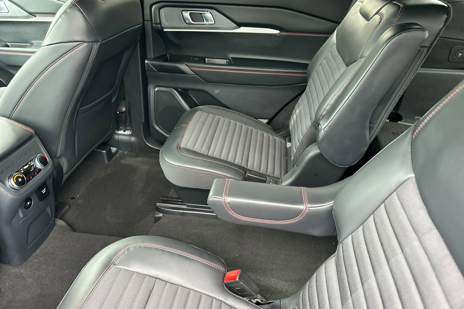 New 2026 Ford Explorer ST-Line w/ ST-Line Street Pack image 12