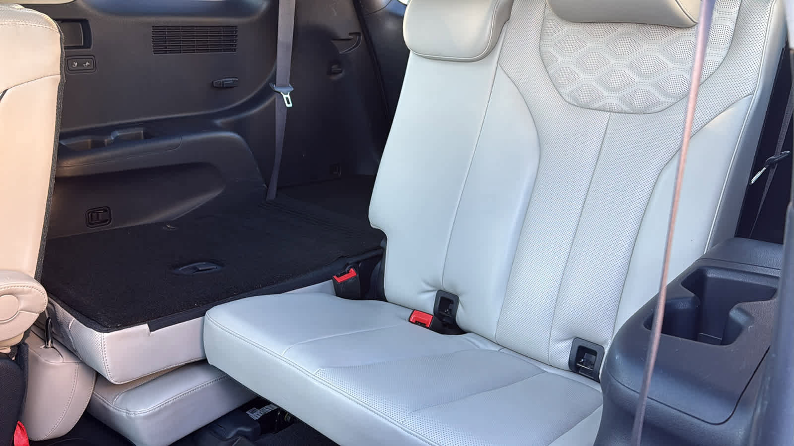 Used 2022 Hyundai Palisade Calligraphy w/ Cargo Package image 45