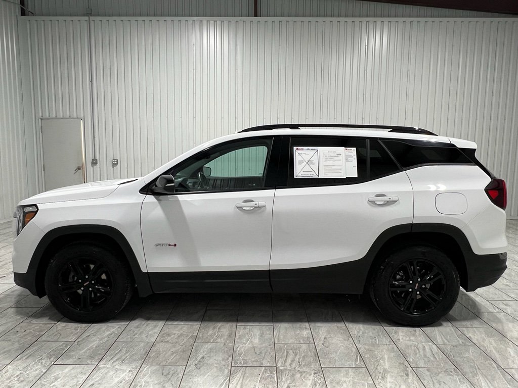 Used 2023 GMC Terrain AT4 image 2
