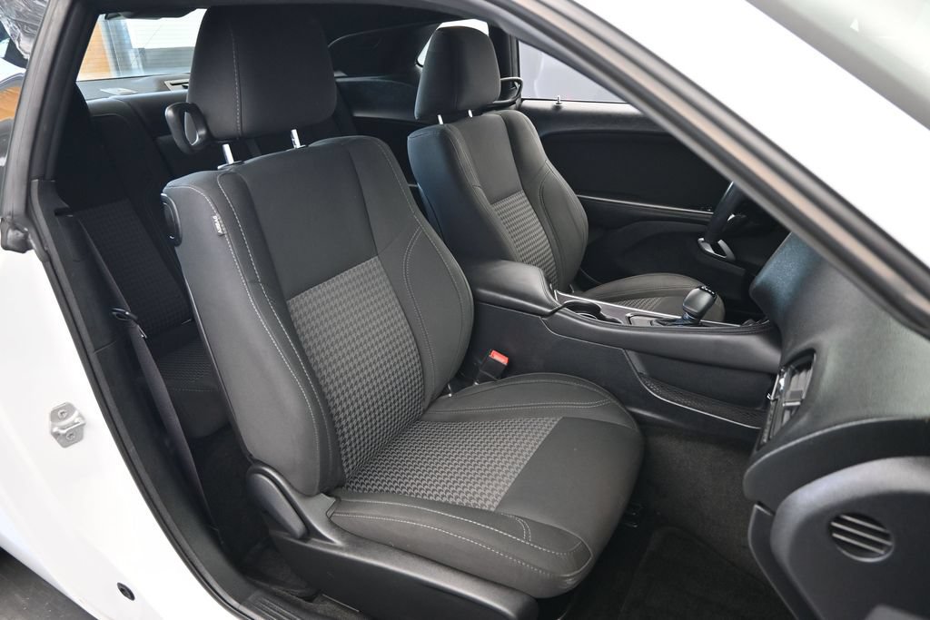 Used 2015 Dodge Challenger R/T w/ Quick Order Package 28B R/T RWD image 21