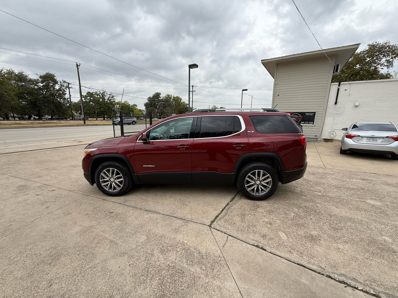 Used 2017 GMC Acadia SLE image 8