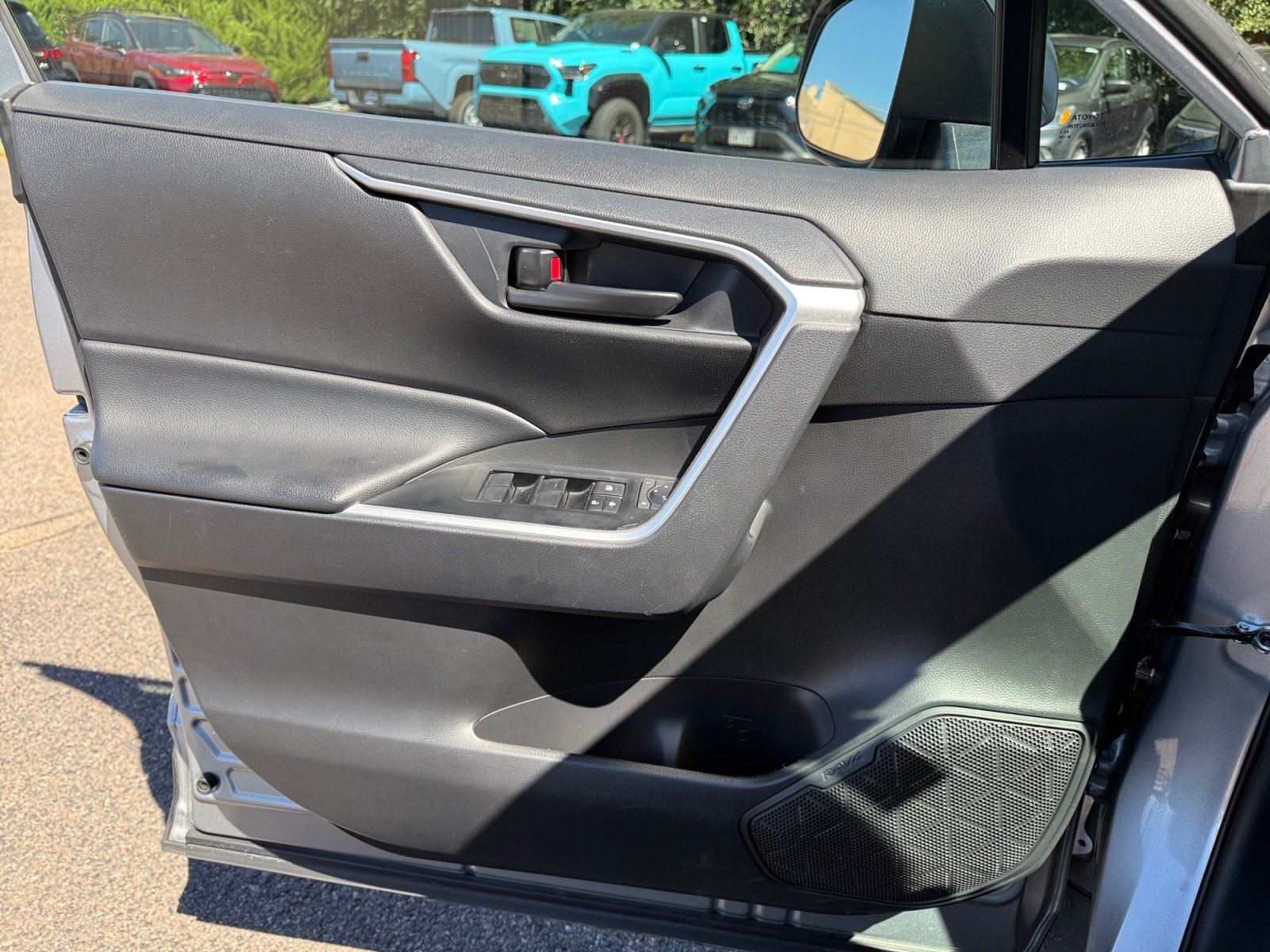 Used 2025 Toyota RAV4 LE AWD/4WD image 13