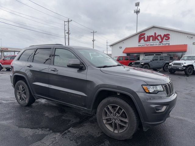 Used 2017 Jeep Grand Cherokee Laredo image 1
