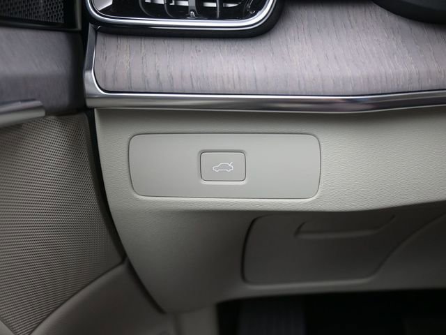 New 2026 Volvo XC90 B6 Ultra w/ Protection Package image 29