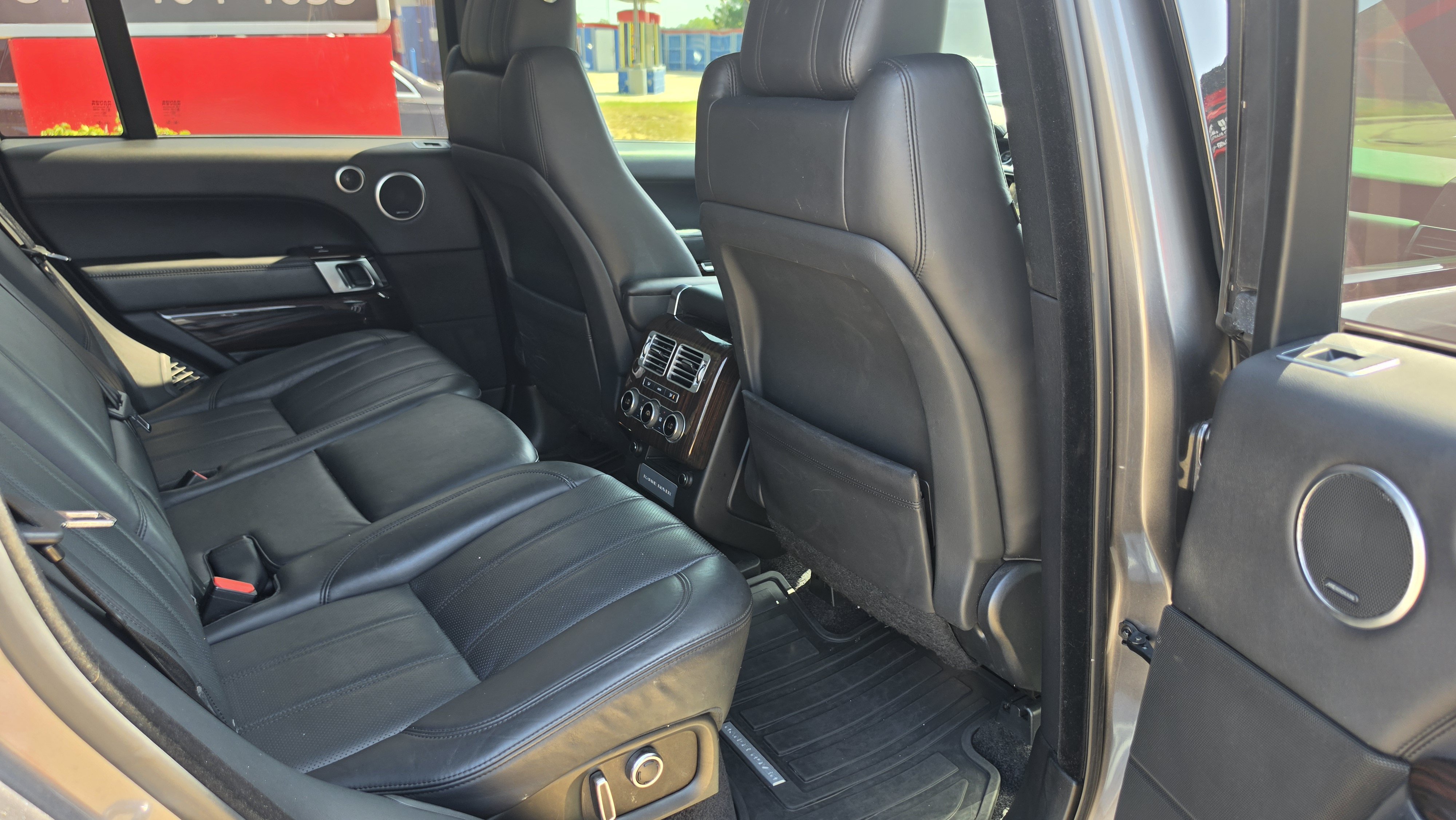 Used 2017 Land Rover Range Rover Supercharged AWD/4WD image 28