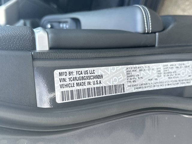 New 2025 Jeep Grand Cherokee Limited w/ Black Appearance Package image 28