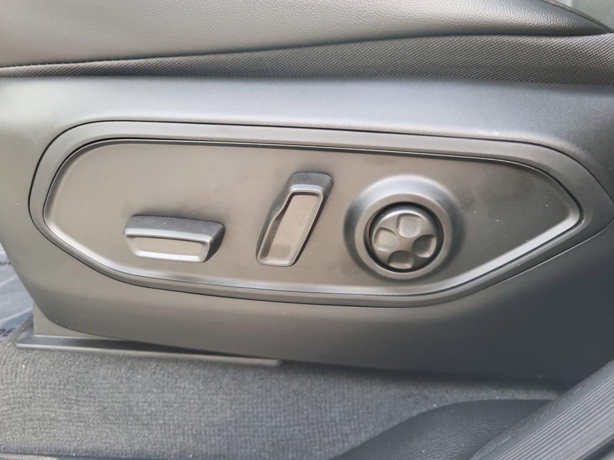 New 2025 Jeep Grand Cherokee L Altitude image 19