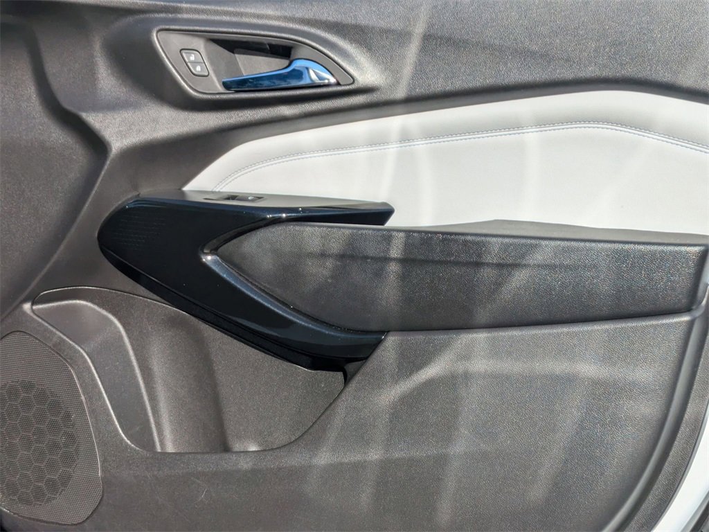 Used 2025 Chevrolet Trax LT w/ LT Convenience Package image 32