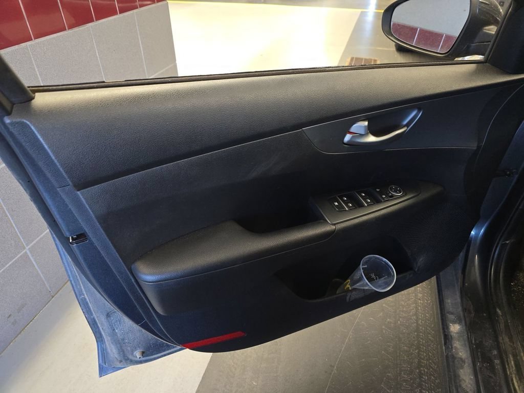 Used 2020 Kia Forte LXS FWD image 19