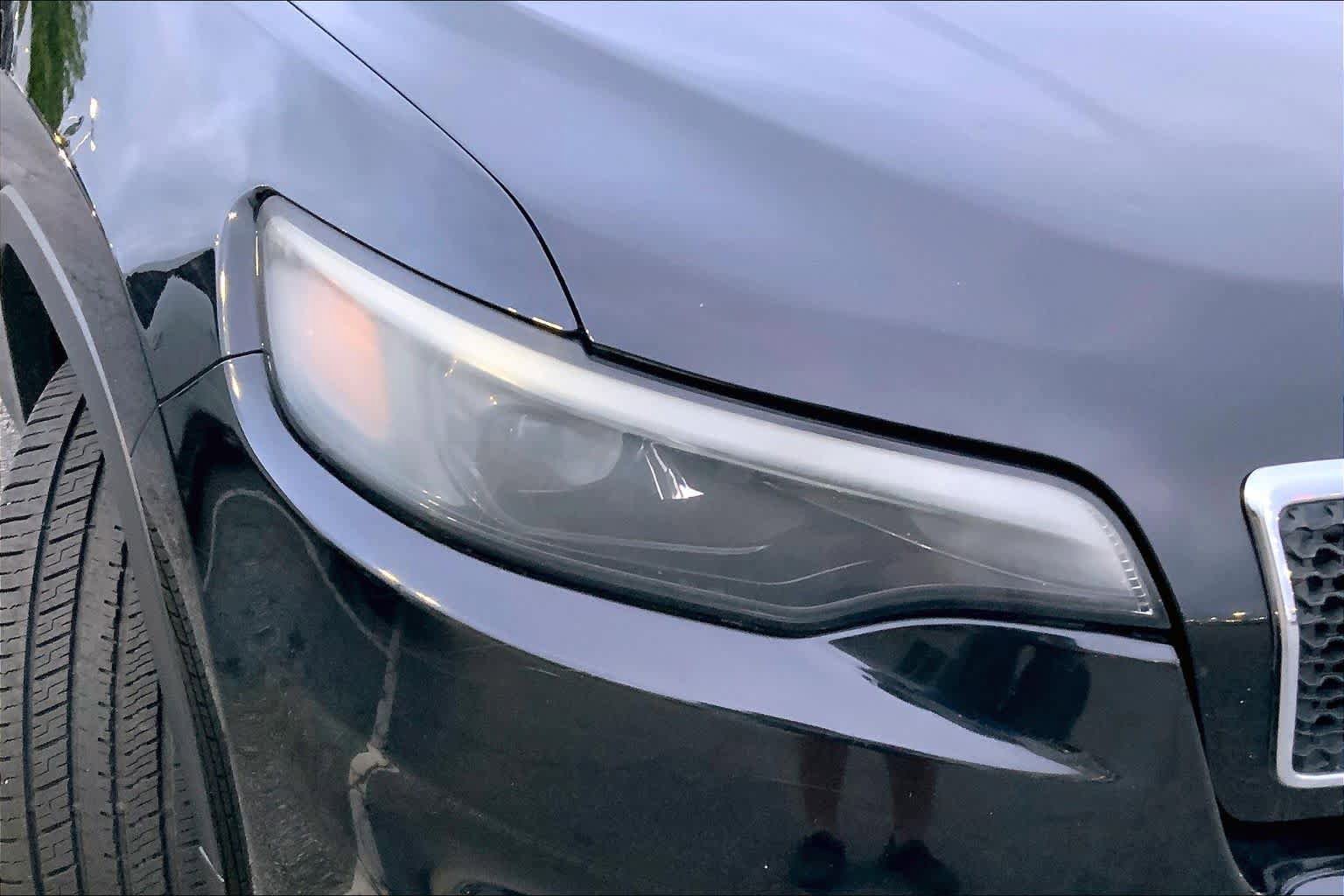 Used 2019 Jeep Cherokee Latitude w/ Popular Appearance Group FWD image 26