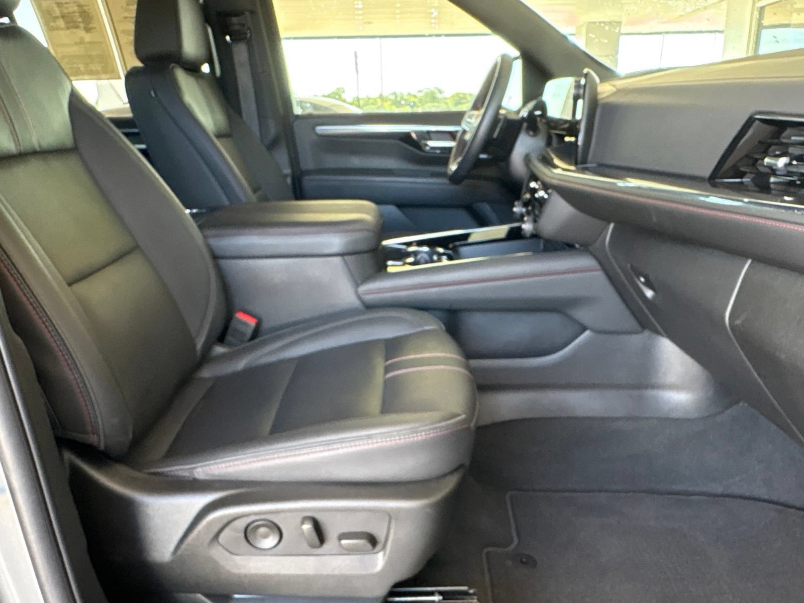 Used 2025 Chevrolet Tahoe RST w/ Comfort Package RWD image 22