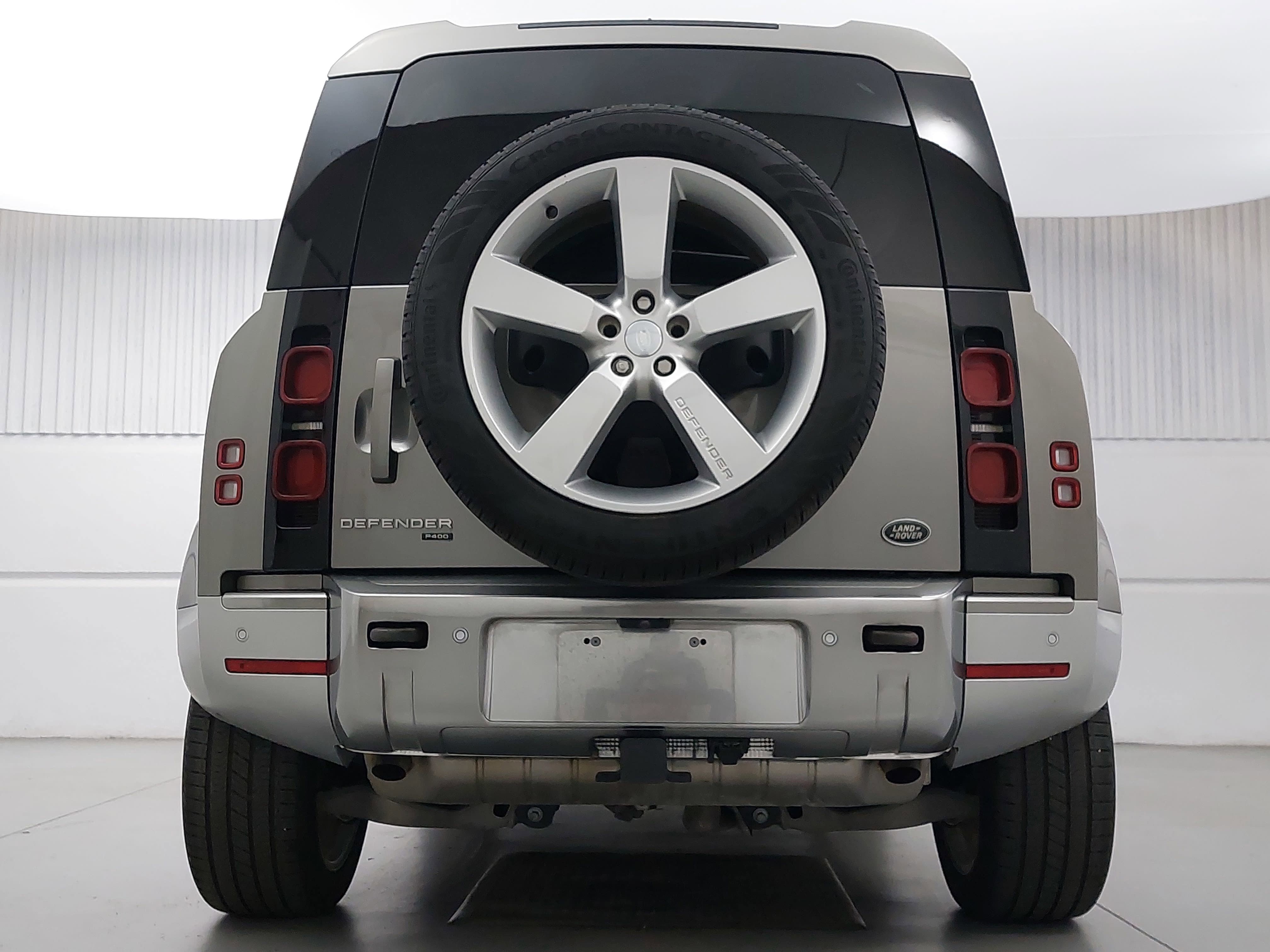 Used 2023 Land Rover Defender 110 SE image 6