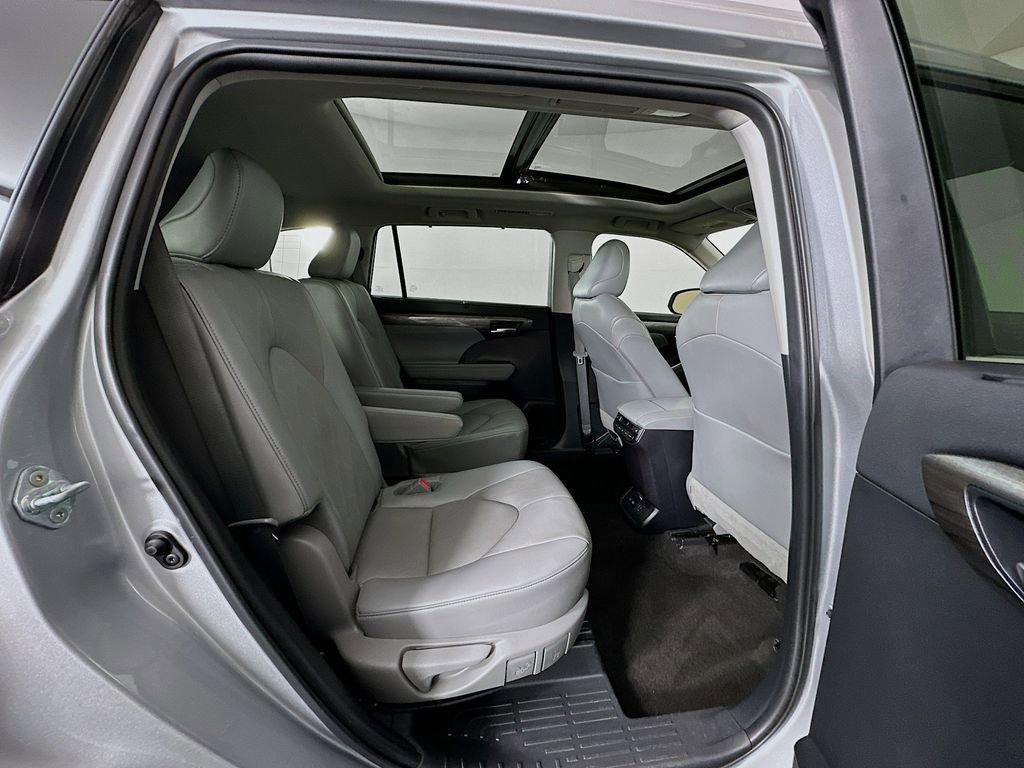 Used 2023 Toyota Highlander Platinum image 29