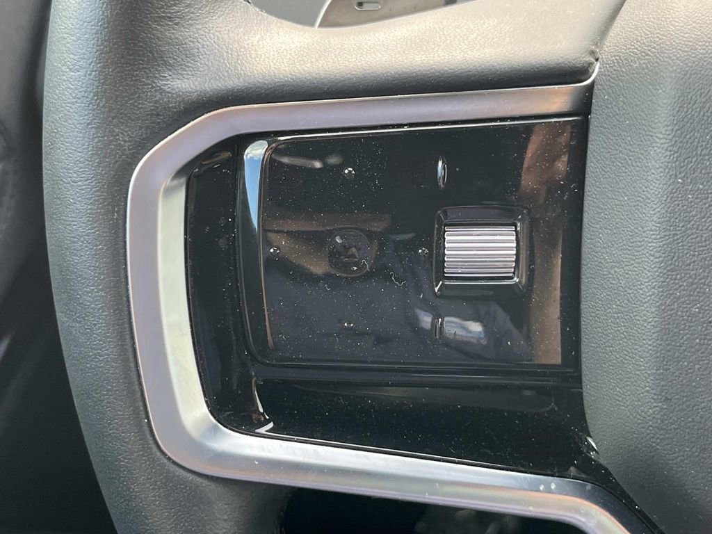 Used 2023 Land Rover Range Rover Evoque R-Dynamic SE image 30