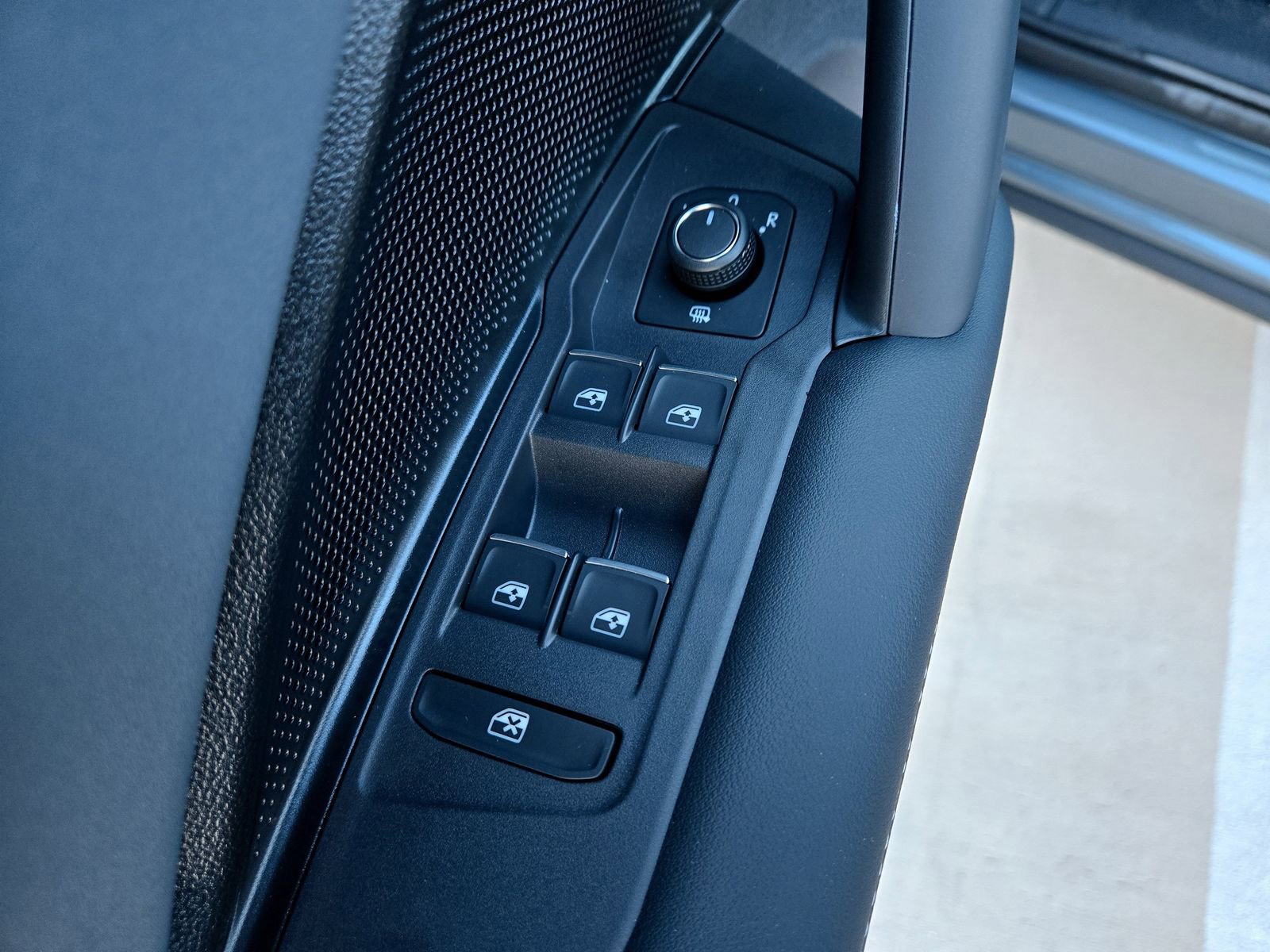 New 2026 Volkswagen Tiguan SE R-Line image 19