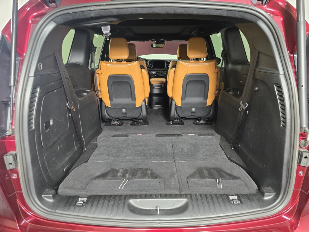 Used 2022 Chrysler Pacifica Pinnacle FWD image 11