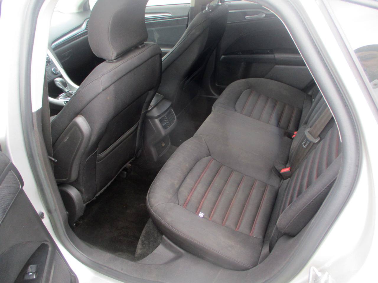 Used 2016 Ford Fusion SE w/ Equipment Group 201A FWD image 10