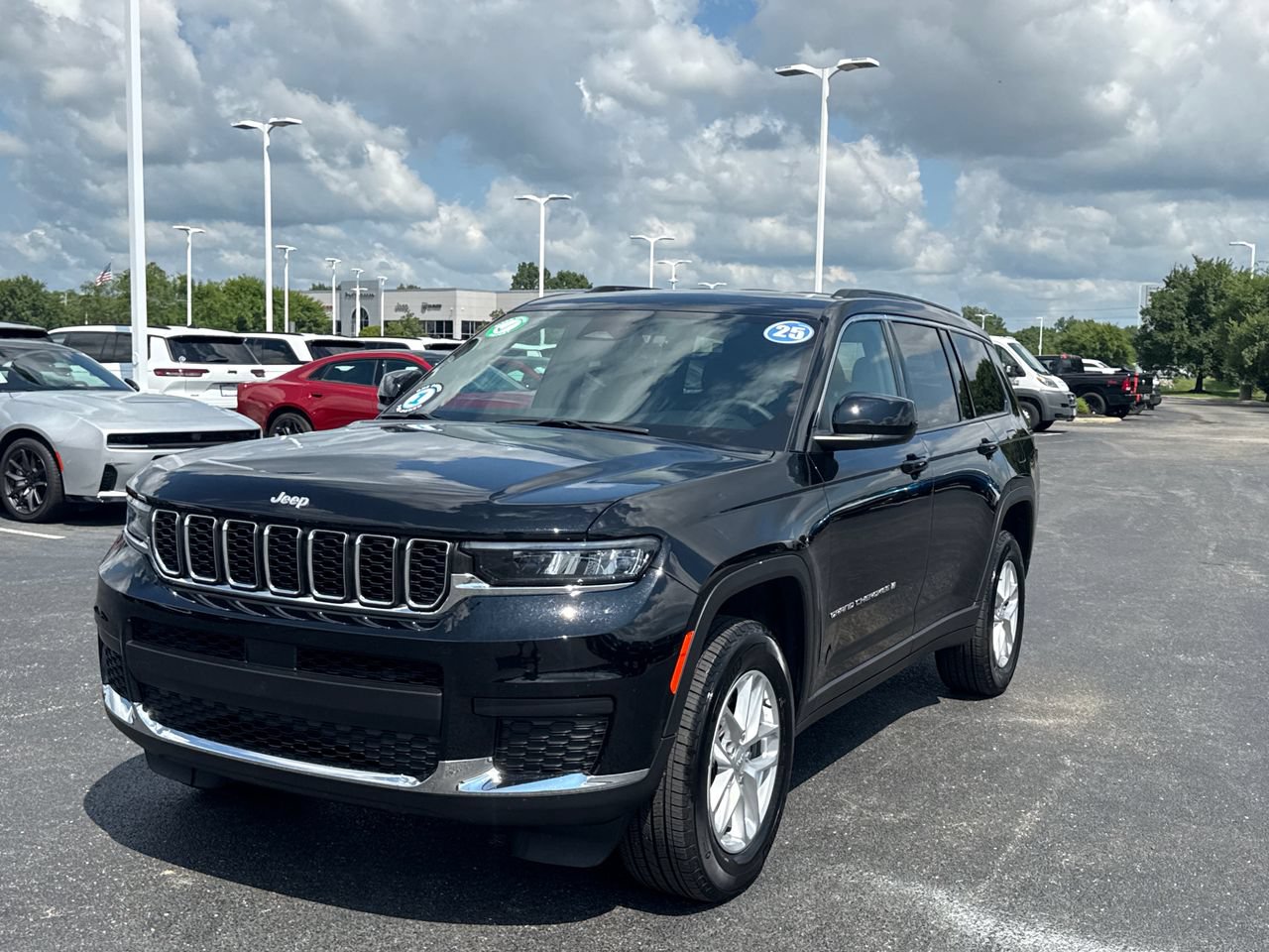Used 2025 Jeep Grand Cherokee L Laredo AWD/4WD image 8