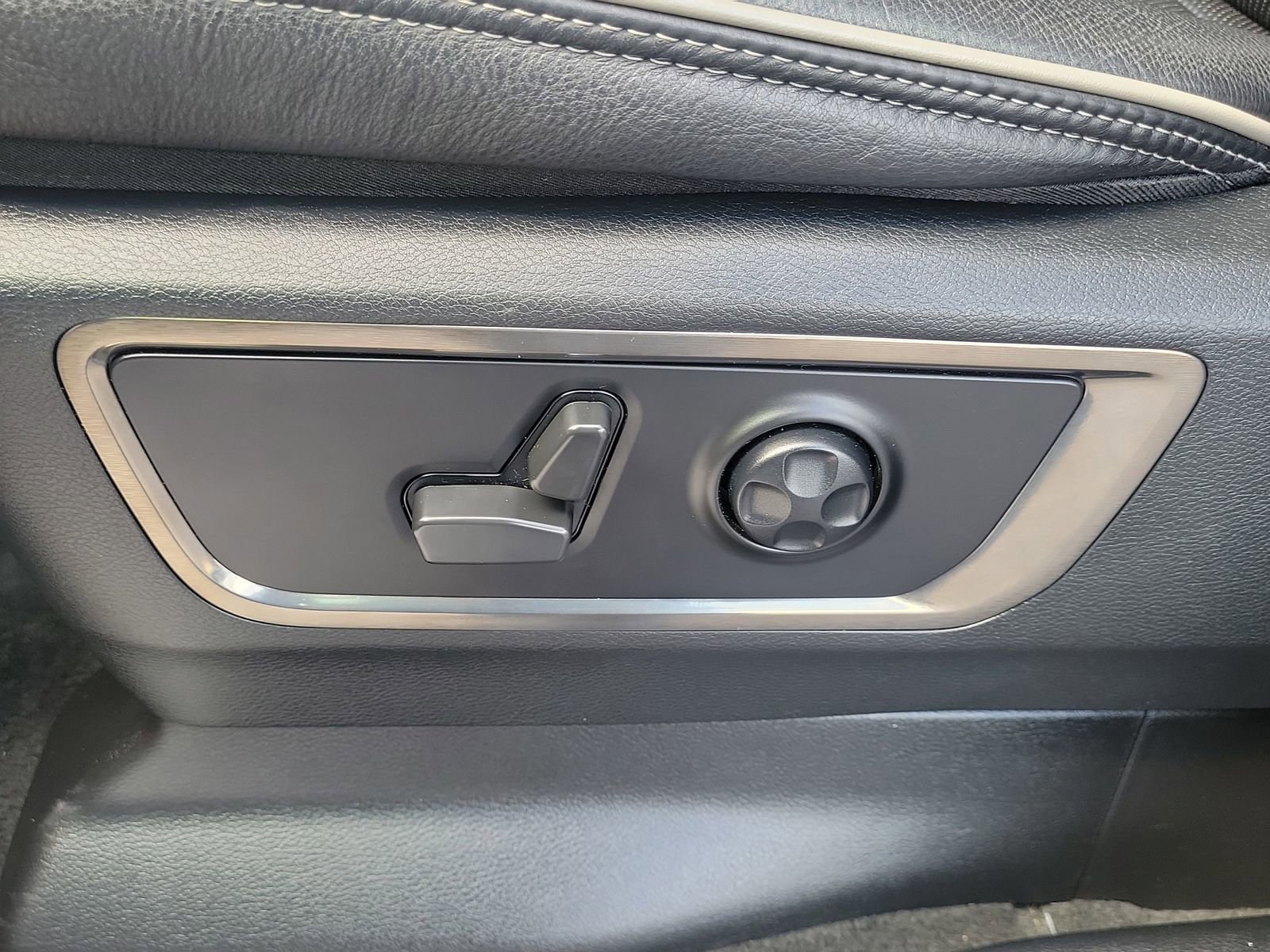 Used 2021 RAM 1500 Limited w/ Night Edition AWD/4WD image 14