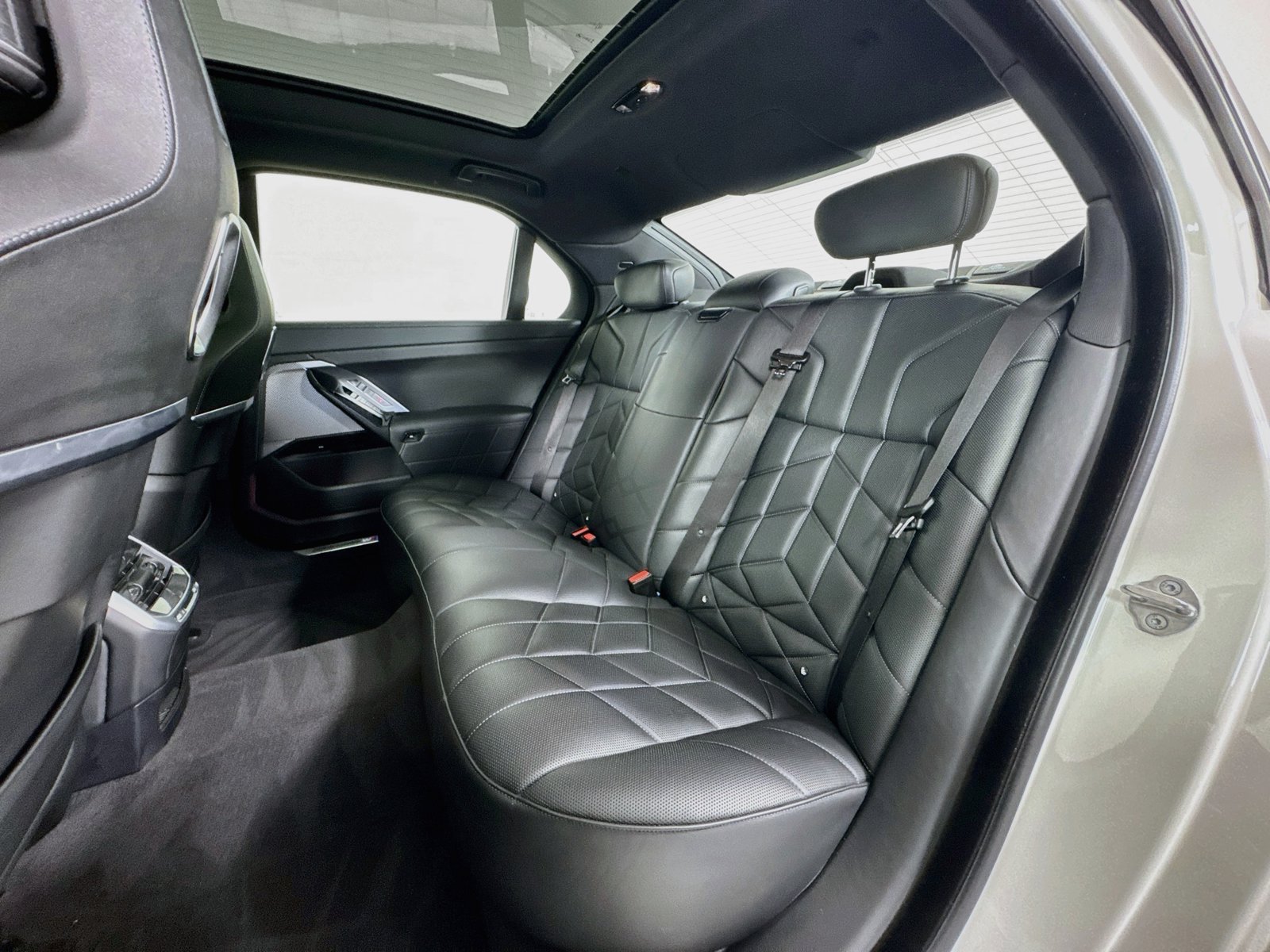 Used 2026 BMW 740i RWD image 24