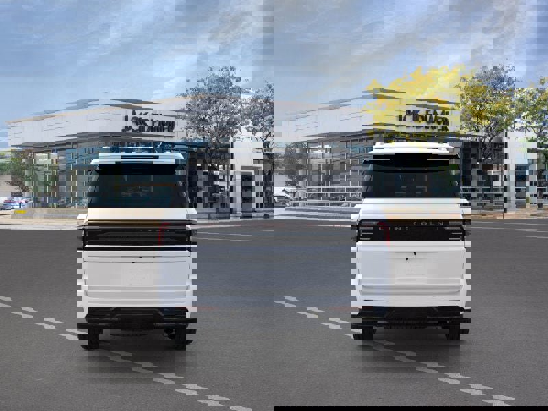 New 2026 Lincoln Navigator Premiere image 5