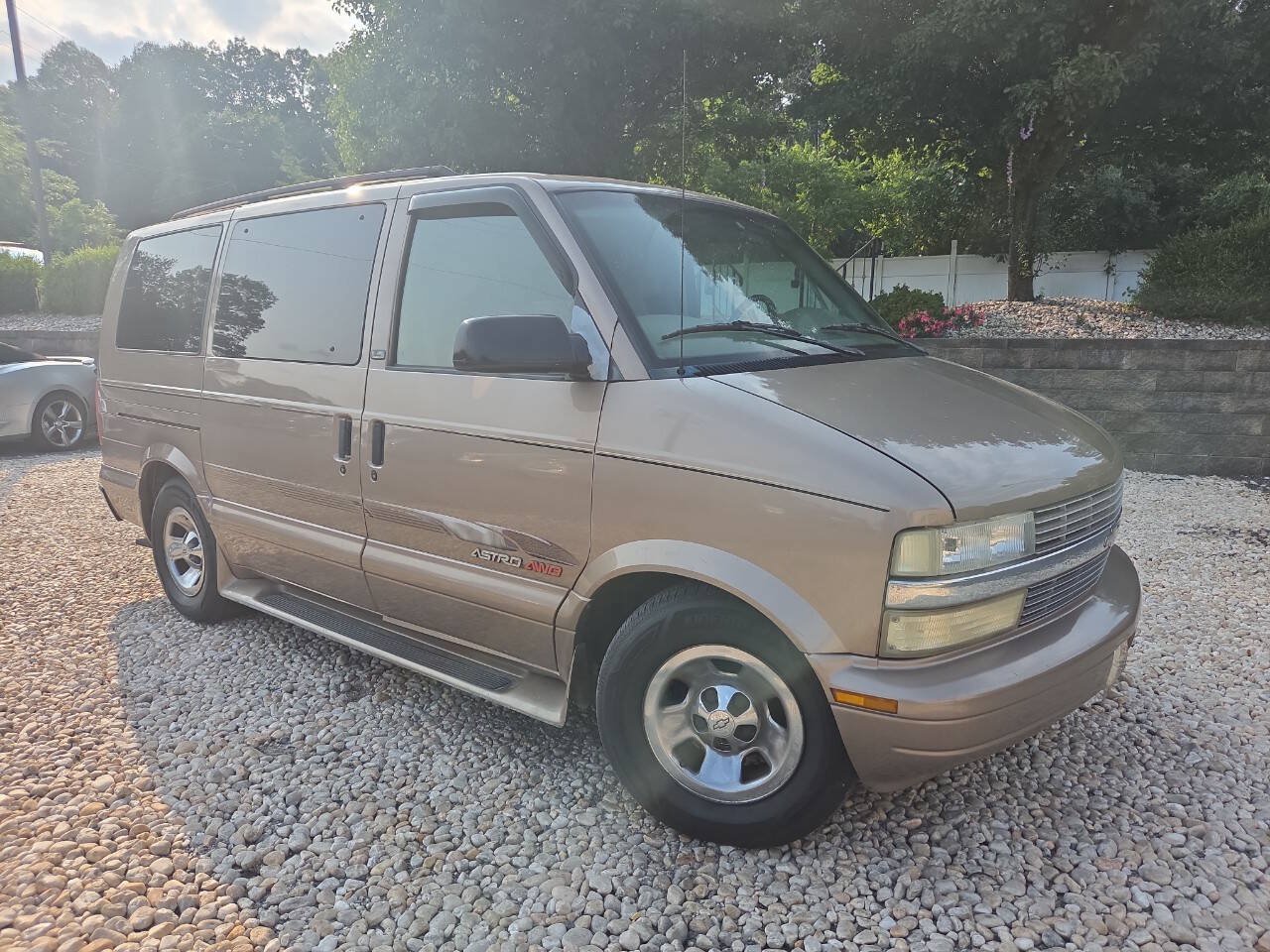 Used 2002 Chevrolet Astro Passenger AWD image 24