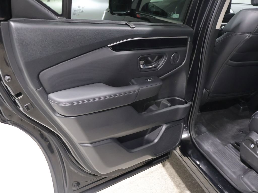 Used 2023 Honda Pilot Touring image 19
