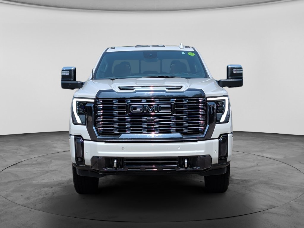 Used 2024 GMC Sierra 3500 Denali Ultimate AWD/4WD image 2