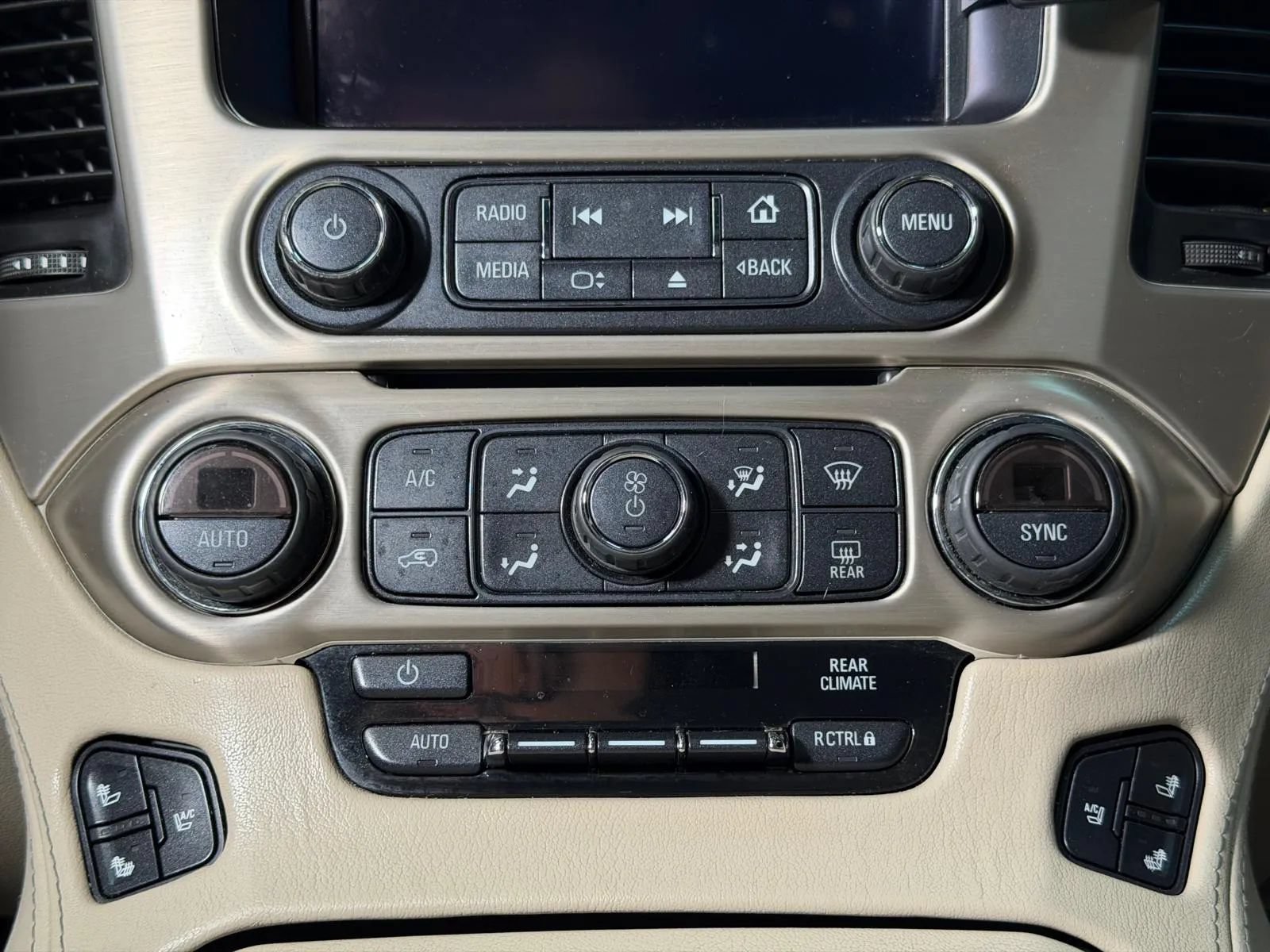 Used 2015 GMC Yukon Denali w/ Premium Package AWD/4WD image 44