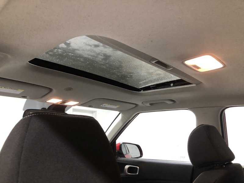 Used 2023 Hyundai Venue SEL image 17