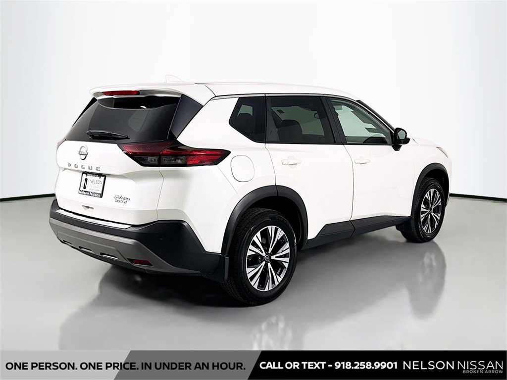 Used 2022 Nissan Rogue SV image 5