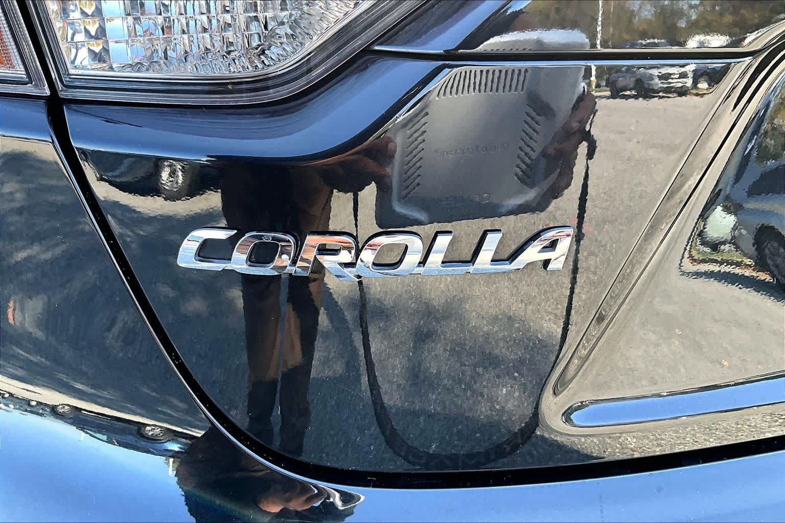 Used 2022 Toyota Corolla LE w/ Carpet Mat Package (TMS) FWD image 29