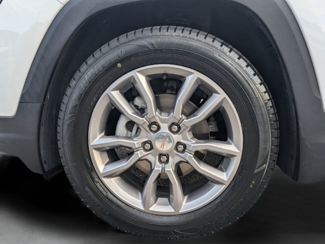 Used 2022 GMC Terrain SLT w/ Tech Package FWD image 9