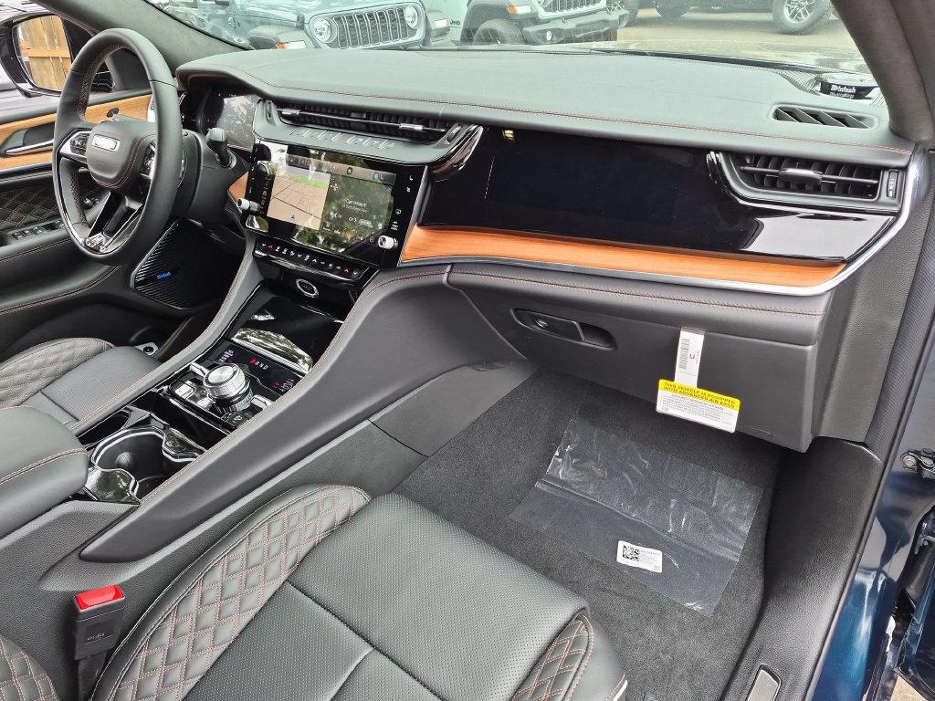 New 2027 Jeep Grand Cherokee Summit AWD/4WD image 17